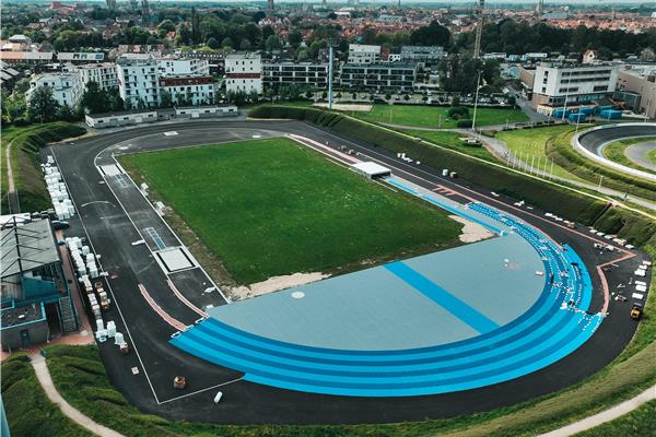 Renovatie atletiekpiste in MONDO - Sportinfrabouw NV